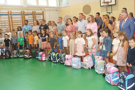 PRVI ŠOLSKI DAN BEGUNJE 03 FOTO LJUBO VUKELIČ